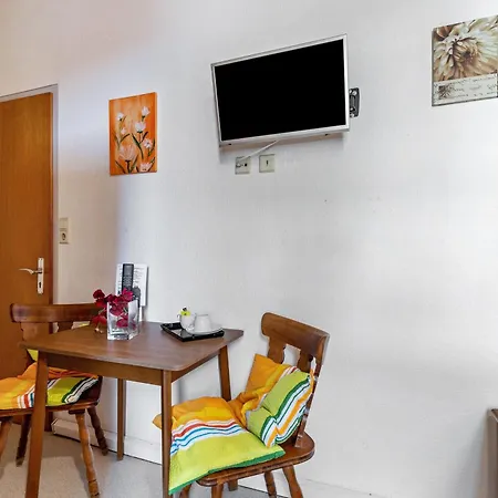 Zum Schwanen Гостевой дом 3*